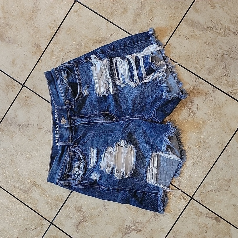 American Eagle 90s Boyfriend shorts